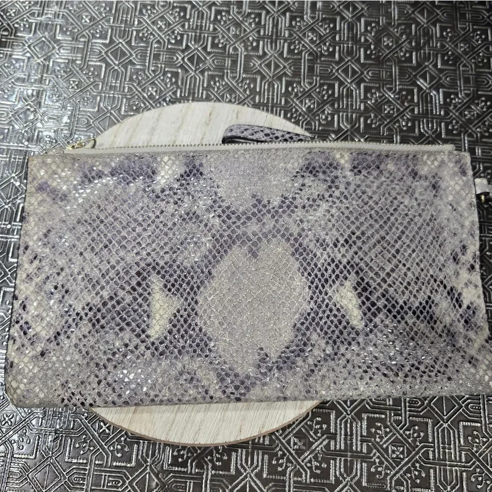 🐢 Michael Kors Snakeskin Clutch.